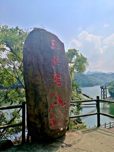 九华天池旅游景区,要景点有九华山,石台牯牛降,仙寓山,百丈崖