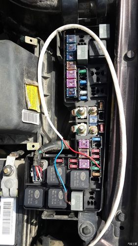 求助:2014款经典帝豪ec7-rv日行灯保险盒怎么取电?