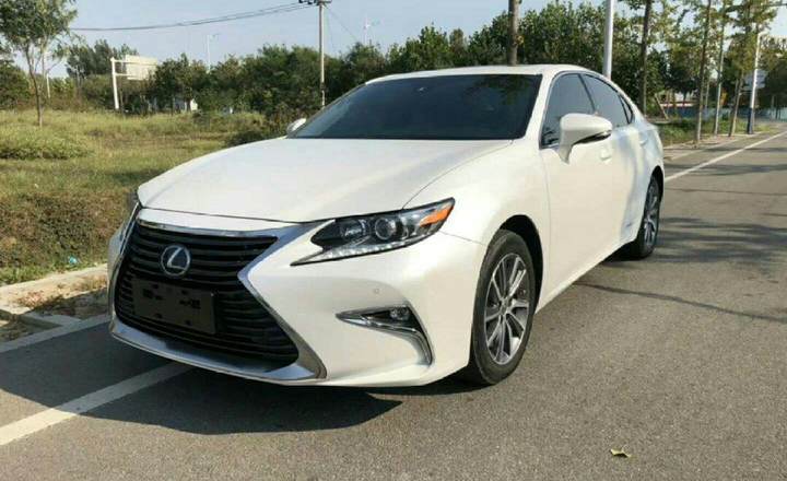 雷克萨斯 es es300h e-cvt 舒适版 白色 自动档