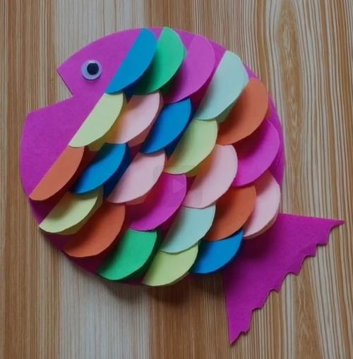 祥泽大育读书社周末故事会《彩虹鱼和大鲸鱼》&手工彩虹小鱼