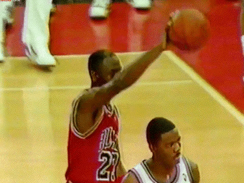 看看乔丹比赛球期间的几个秀单手抓球……第一球真的太帅了!#体育