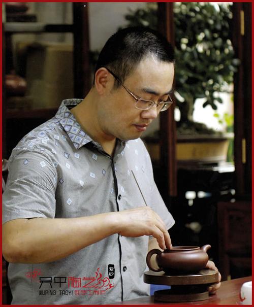 吴平  