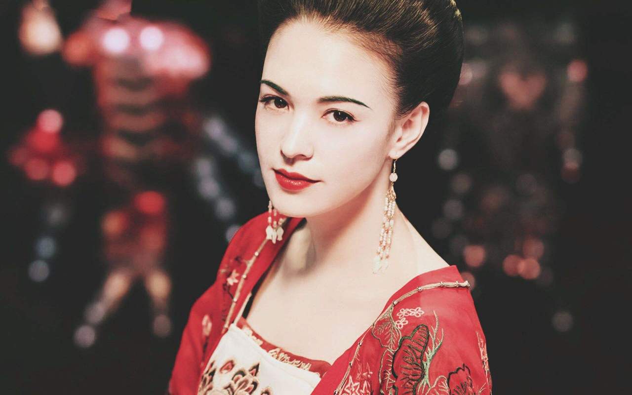 少数民族女星穿汉服:热依扎惊艳,热巴丑?只有她被夸绝世美人!