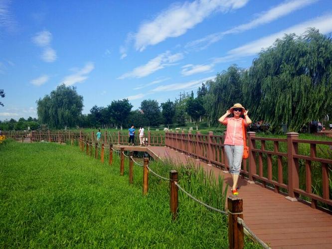 长阳公园位于北京市房山区,也叫房山新城滨水森林公园