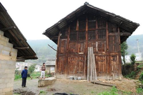 布依族房子简笔画