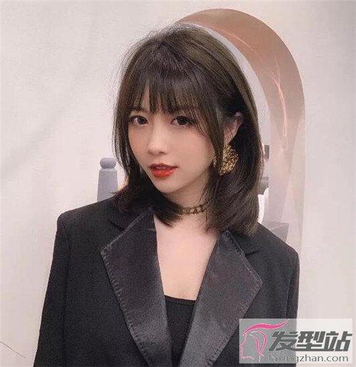 尴尬期发型怎么解决 内扣锁骨发时尚瘦脸