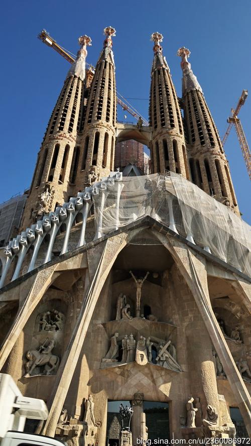 西班牙旅游游记27-观赏巴塞罗那高迪建筑之圣家族大教堂