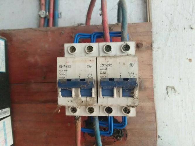 这两个怎么串联为一个开关来使用谢谢