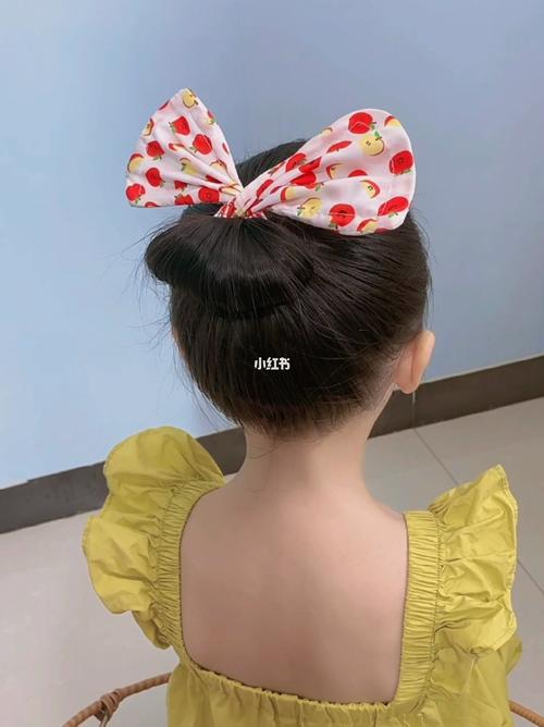 儿童扭扭丸子头发型_发型_丸子头_儿童发型_母婴_婴童