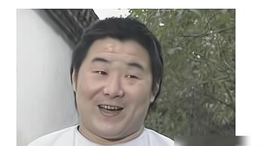 这个名字叫姚建国,是陈佩斯给他们起的,叫姚二嘎.