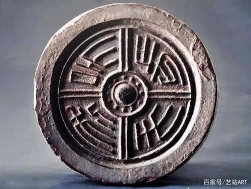 汉代瓦当是在秦代瓦当基础上发展起来的,青出于蓝而胜于蓝,与秦瓦当