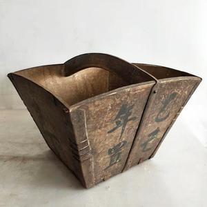 斗 斗是作为量具使用的,主要是在日常生活中称量大米,麦子等粮食作物.