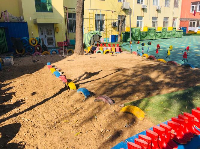 喜欢玩沙也是每个孩子的天性,玩沙也是幼儿园户外活动的重要内容之一