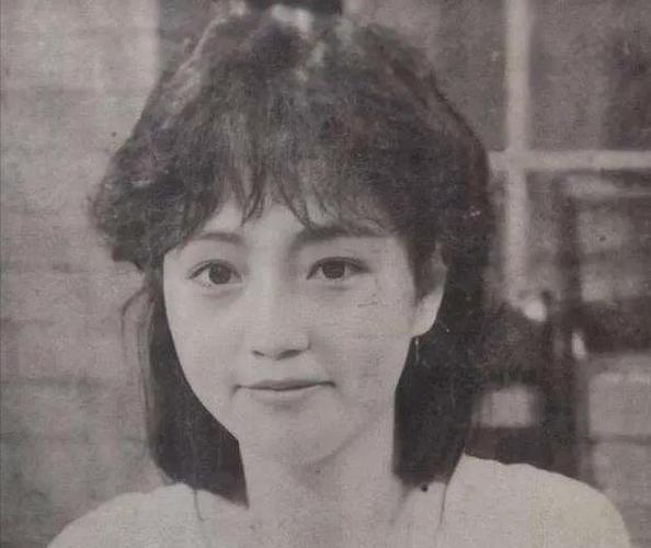 "石榴姐"苑琼丹的坎坷情史,和林正英的凄美绝恋