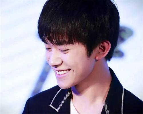 年少成名的易烊千玺经历了多少的攻击和遗憾他的逆袭最心酸