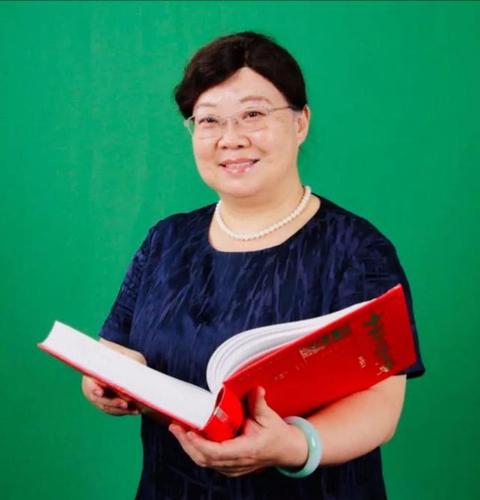 云南省名中医李琦:云南灯盏花治疗慢性肾衰竭显疗效