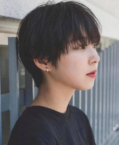 港风少年感短发_发型
