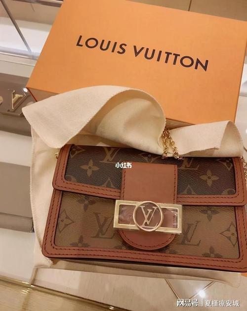 每天一个品牌故事:复古时尚的全新演绎-lv达芙妮手袋