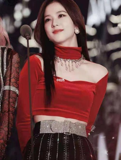 jisoo红衣造型_jisoo_jisoo_娱乐_明星娱乐资讯