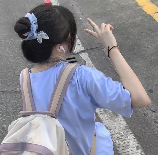 不露脸女生头像:习惯了没有你的日子,所以现在我过的一样开心!