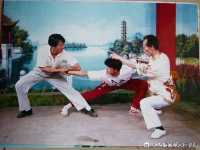 崆峒派也要当保镖十一代掌派白义海愿为崔老师当贴身护卫