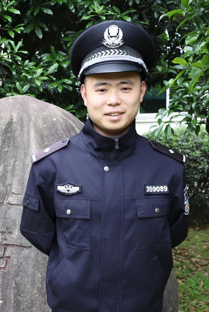 司法警察  伊钊祈正青春,强执行守初心,担使命青春由磨砺而出彩人生因