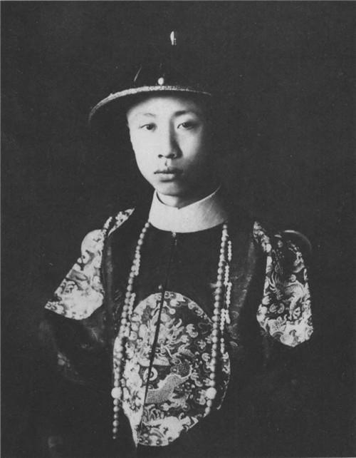 法国人拍下的晚清:婉容的确漂亮,图5是光绪帝被拍到的唯一影像