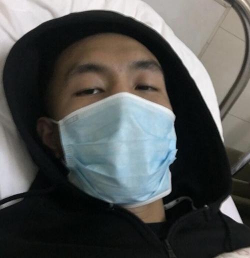 郭艾伦生病入院,晒憔悴自拍照