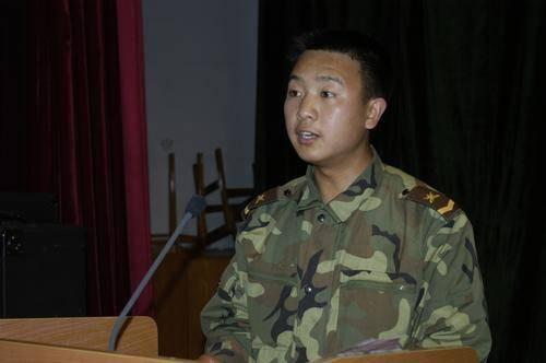 组图:向南林先进事迹报告会