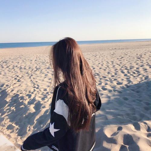 野洵侧脸背影女