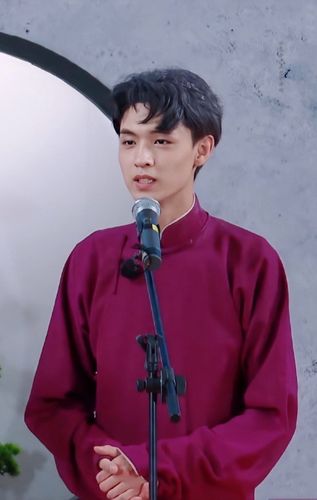 德云社"大傻子"秦霄贤,惨遭师傅摘字,多亏孟鹤堂暖心救场!