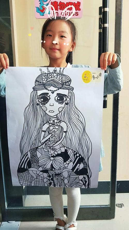 创想一班,二班暑期第十三课作品创意线描——《我妈妈