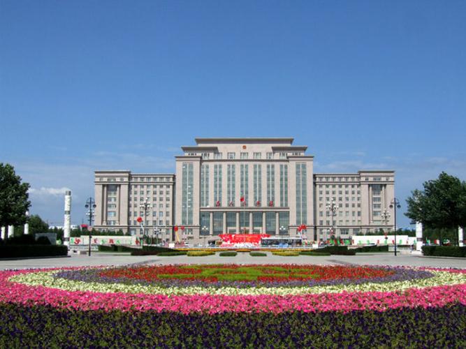 东北之旅(17)黑龙江大庆:市政府大楼_海子