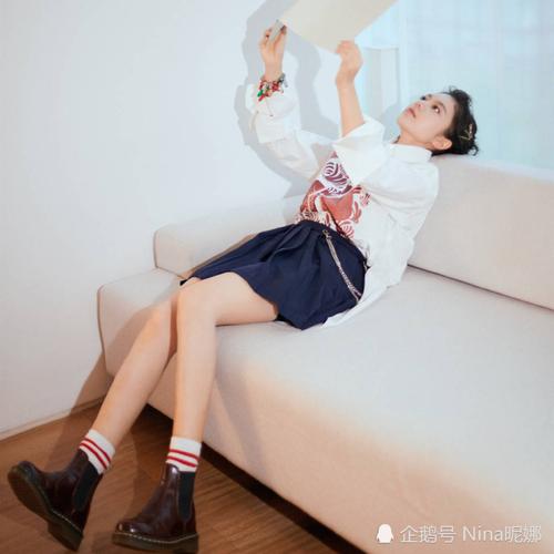 赵今麦五一巨星排场走机场,穿露脐装秀少女身段,戴养蜂帽超淡定