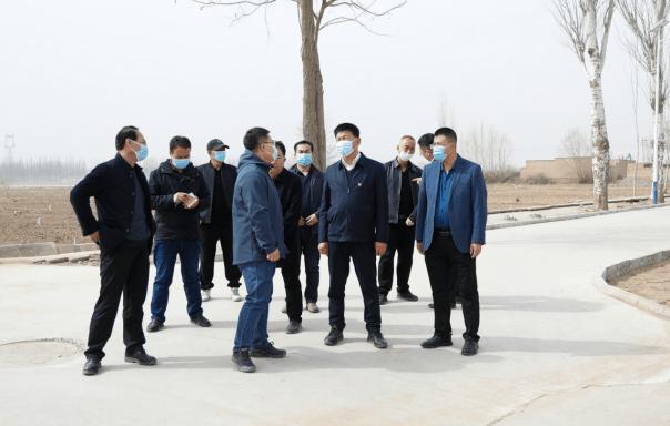 3月8日上午,吴忠市委常委,利通区委书记陈宏带队调研扁担沟镇移民村