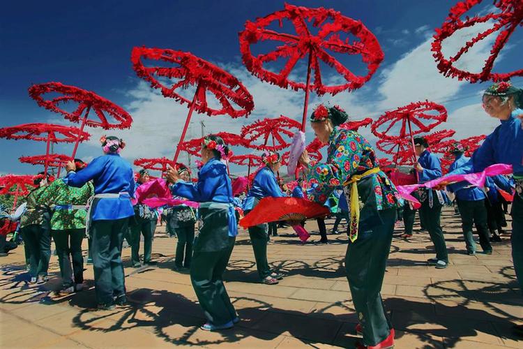 《弥渡花灯大脚婆》组照6幅