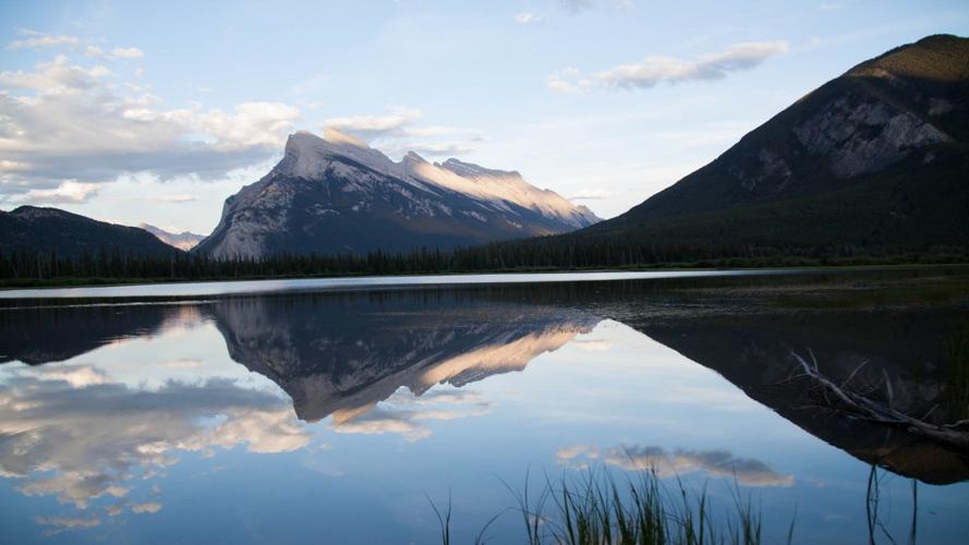 风景秀丽的山川湖泊图片(1/9)