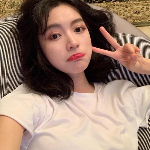 清新气质好听的女主播艺名渴望着诗和远方