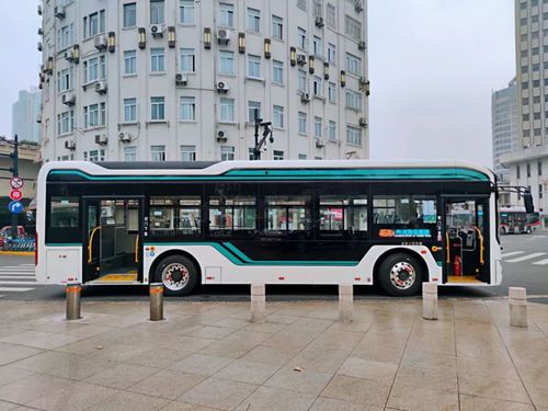 老牌公交46路大升级上海无轨电车有新装