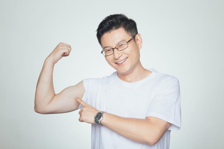 主任记者,获得过中国新闻奖一等奖,现在主持北京新闻广播《大城小事》
