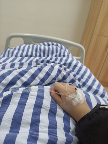 江湖救急求女生手的打针图片