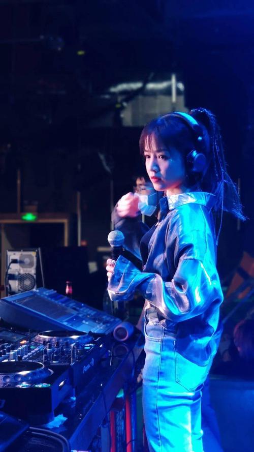太酷了,dj文儿现场打碟喊麦 新歌小视频