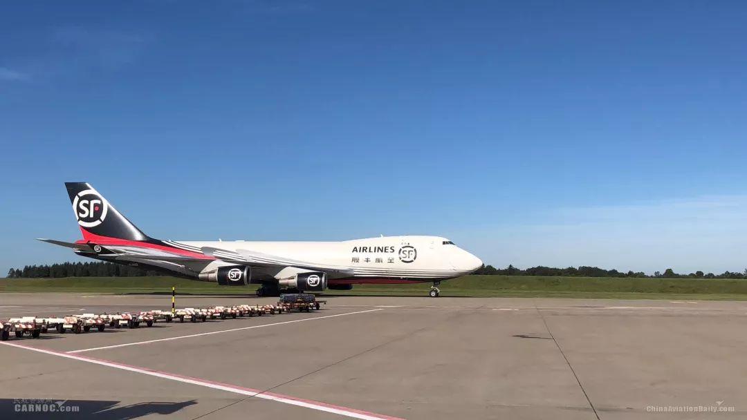 图:顺丰航空b747-400erf飞抵德国法兰克福哈恩国际机场 顺丰航空是
