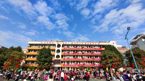 红领巾心向党 红色基因代代传 ——玉州区回龙小学第二十三届体育艺术