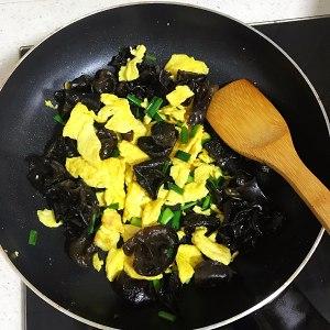 木耳炒鸡蛋