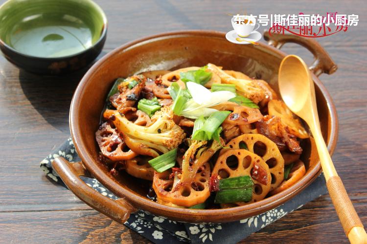 冬天别再炒菜了,教你一道干锅菜,热乎乎香喷喷的一锅,暖身暖胃