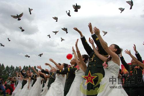 婚礼和庆典上代表了和平,平安,吉祥,喜庆.而鸽子放飞后会返回. /p>