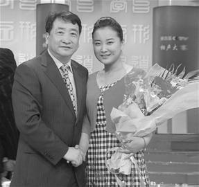 贾玲刚出道时照片惊呆网友 贾玲是姜昆的