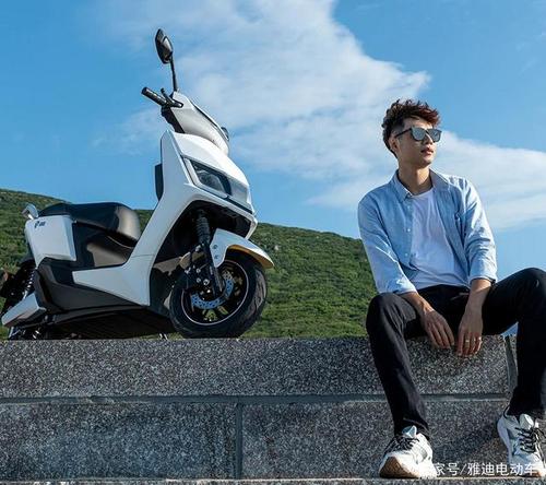 体验雅迪t5劲远版,人车合一的骑乘感受是亮点