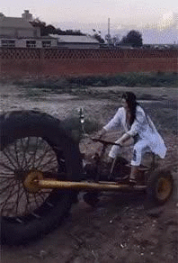 拖拉机 来自:soogif 点击添加到编辑器 在我的收藏中使用